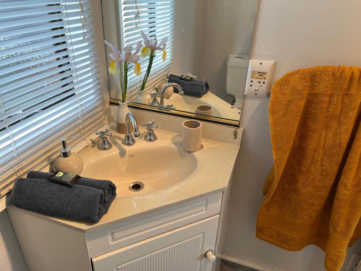 Charm On Chippendale Ensuite B&B พาล์เมอร์สตันนอร์ท ภายนอก รูปภาพ