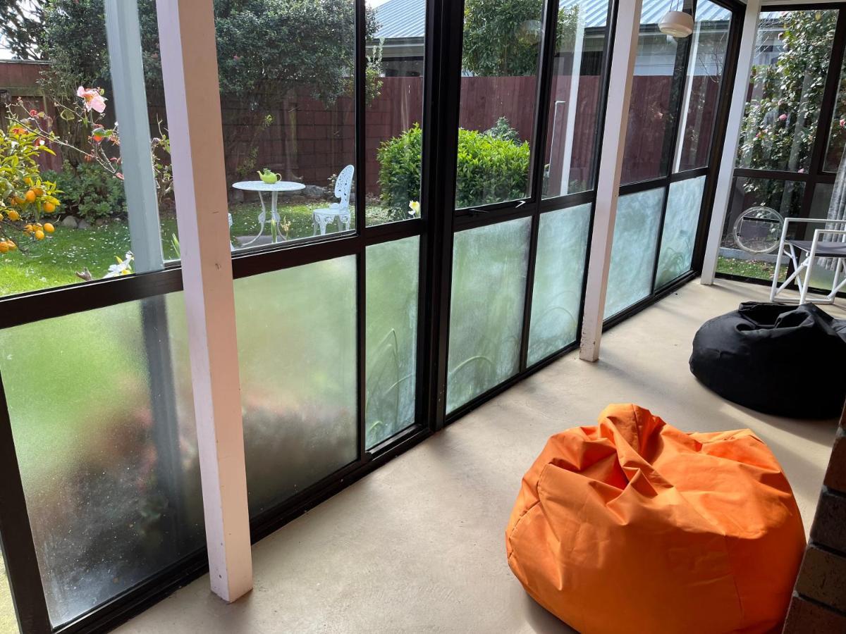 Charm On Chippendale Ensuite B&B พาล์เมอร์สตันนอร์ท ภายนอก รูปภาพ